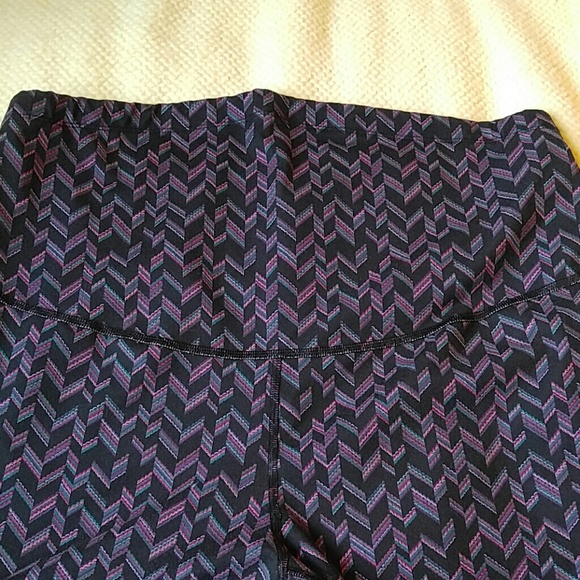 Old Navy over the belly maternity work out capri - Picture 3 of 5